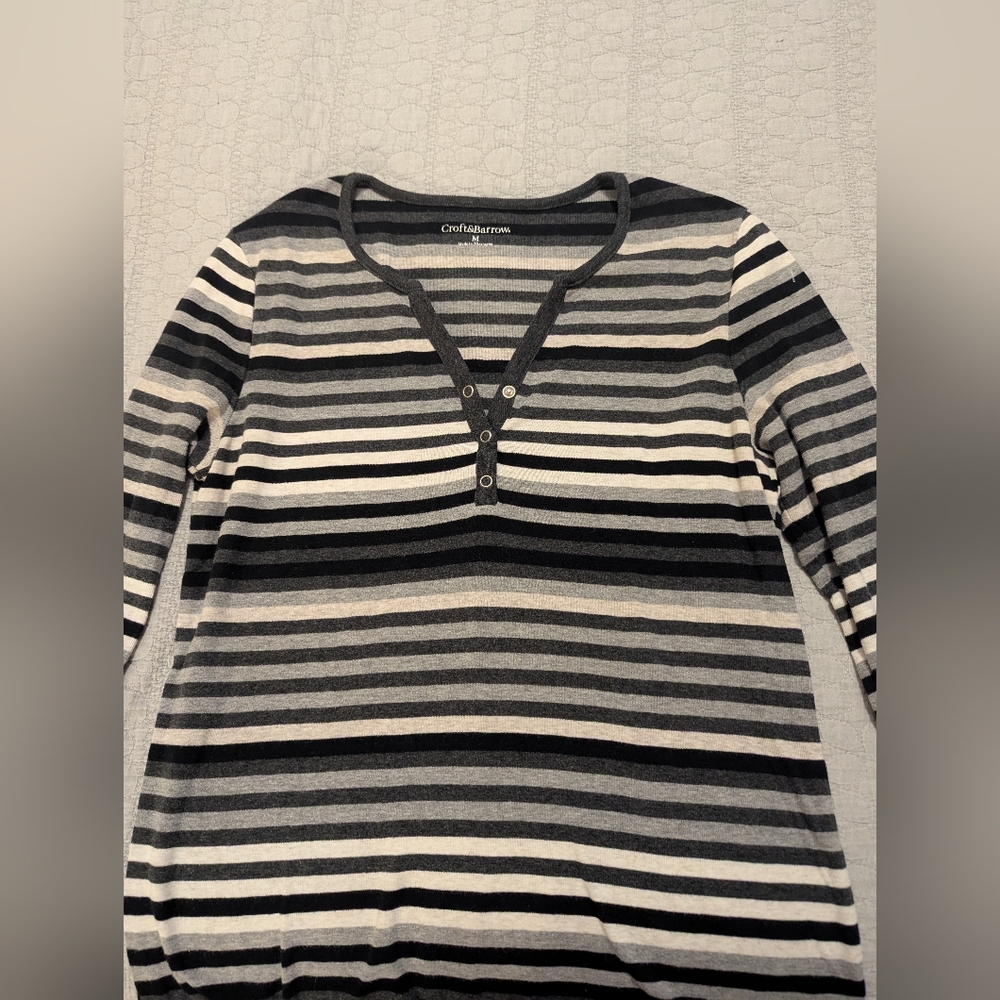 Women's Croft&Barrow striped button top M